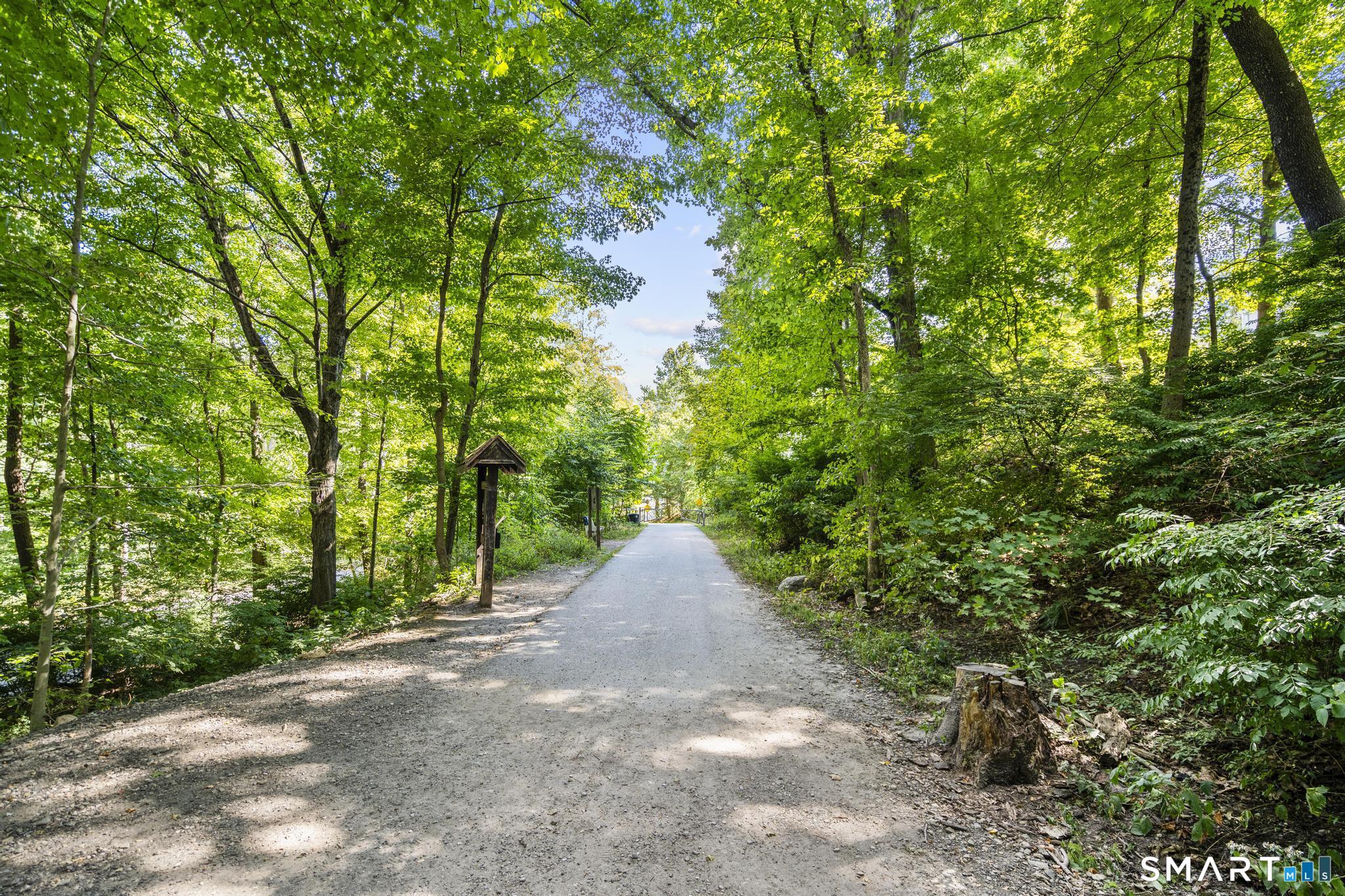 212 Algonquin Trail Trumbull CT 06611
