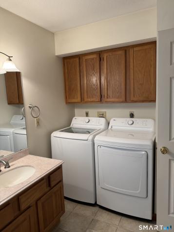 102 North Maple Street Enfield CT 06082