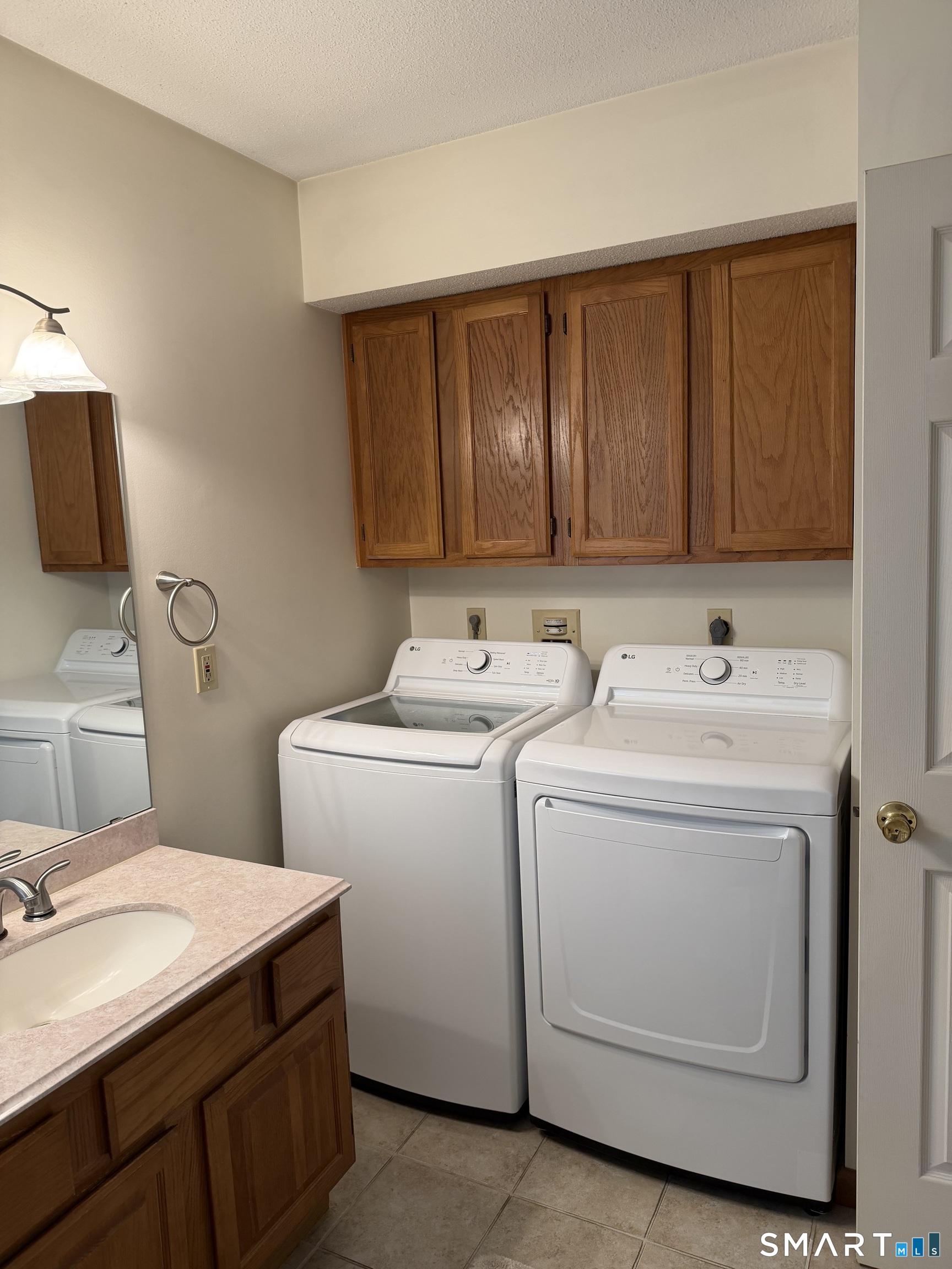 102 North Maple Street Enfield CT 06082