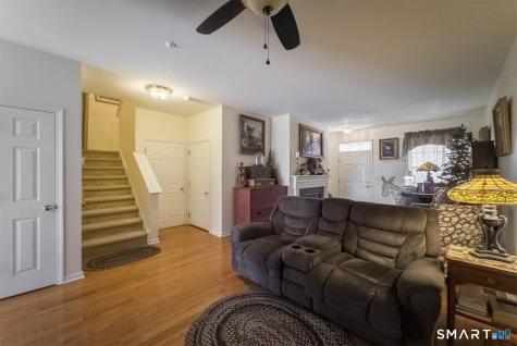 18 Last Leaf Circle Windsor CT 06095