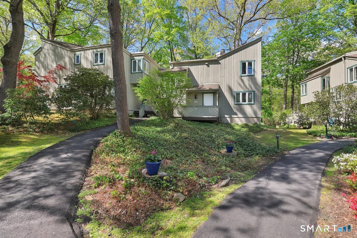 8 Lyle Court Farmington CT 06032