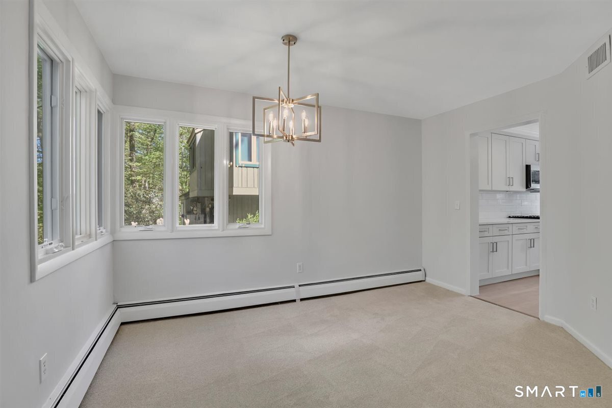 8 Lyle Court Farmington CT 06032