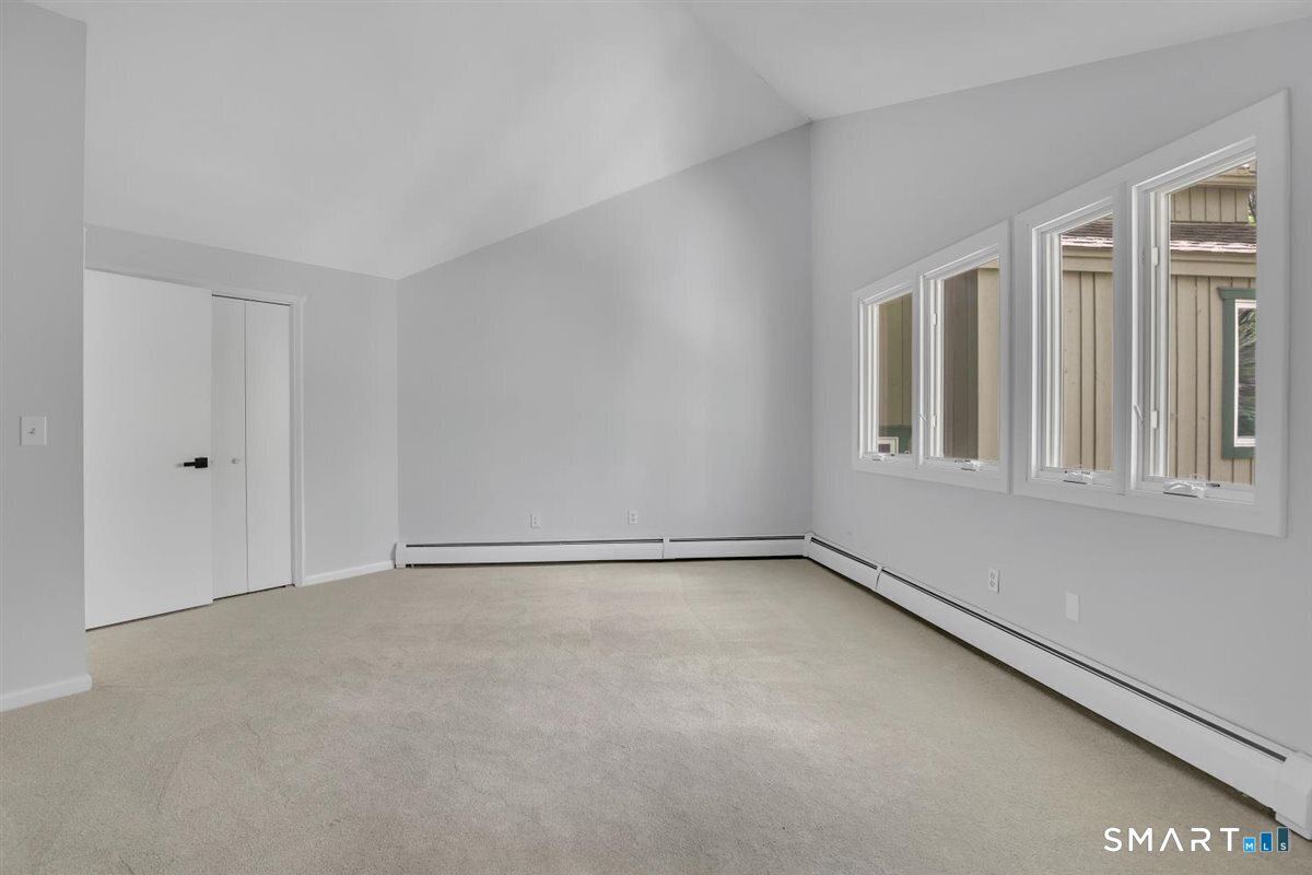 8 Lyle Court Farmington CT 06032