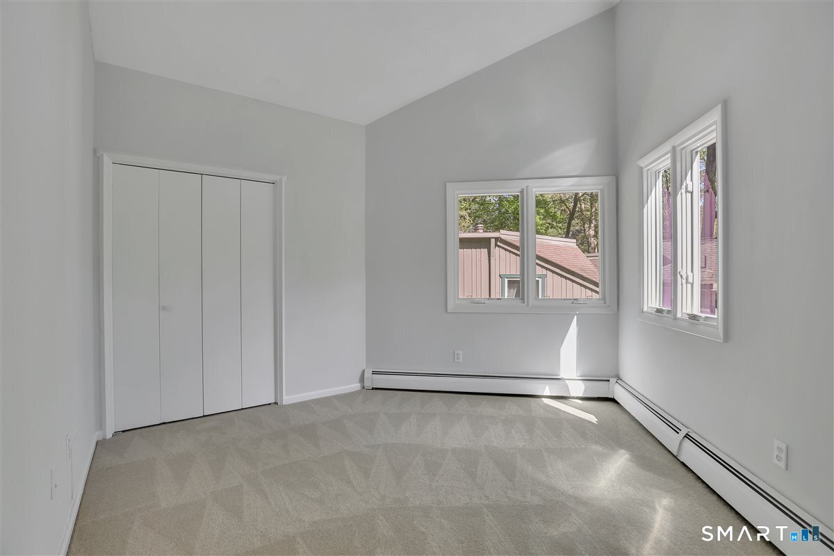 8 Lyle Court Farmington CT 06032