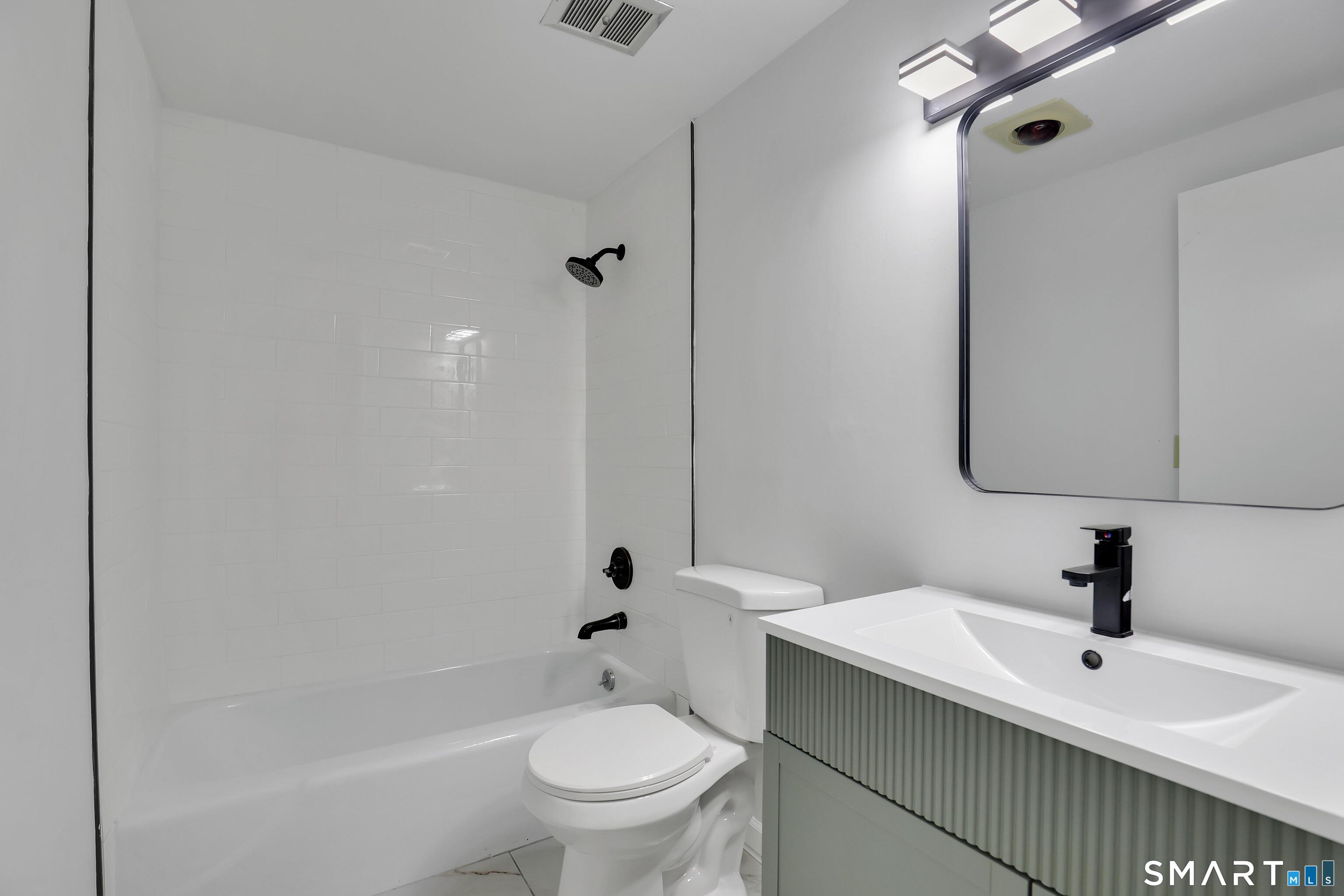 8 Lyle Court Farmington CT 06032