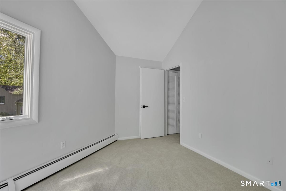 8 Lyle Court Farmington CT 06032