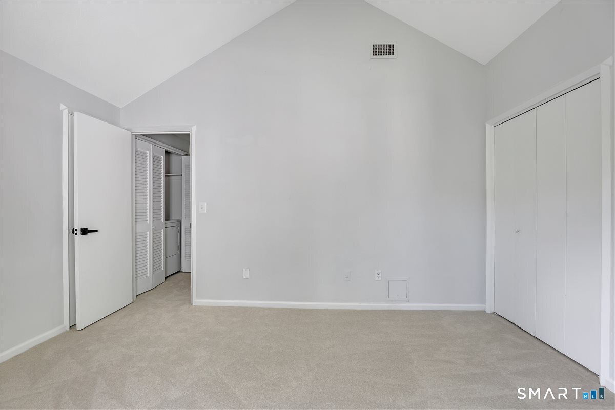 8 Lyle Court Farmington CT 06032