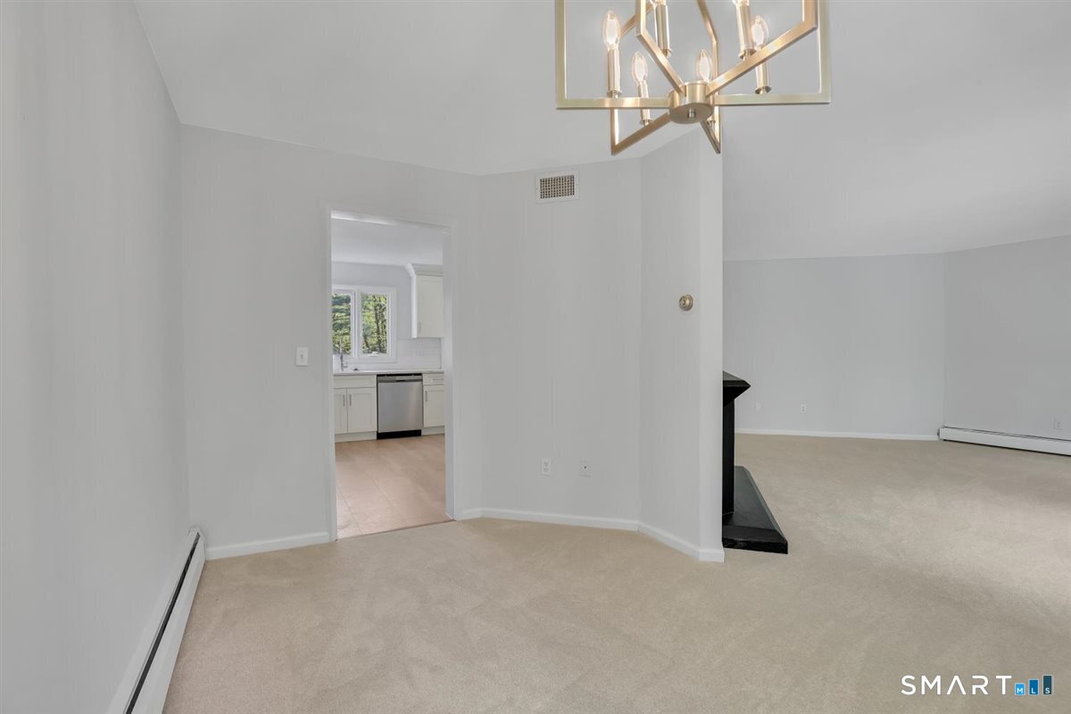 8 Lyle Court Farmington CT 06032