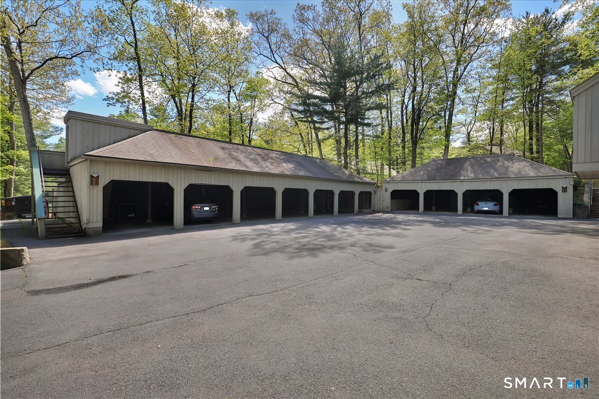 8 Lyle Court Farmington CT 06032