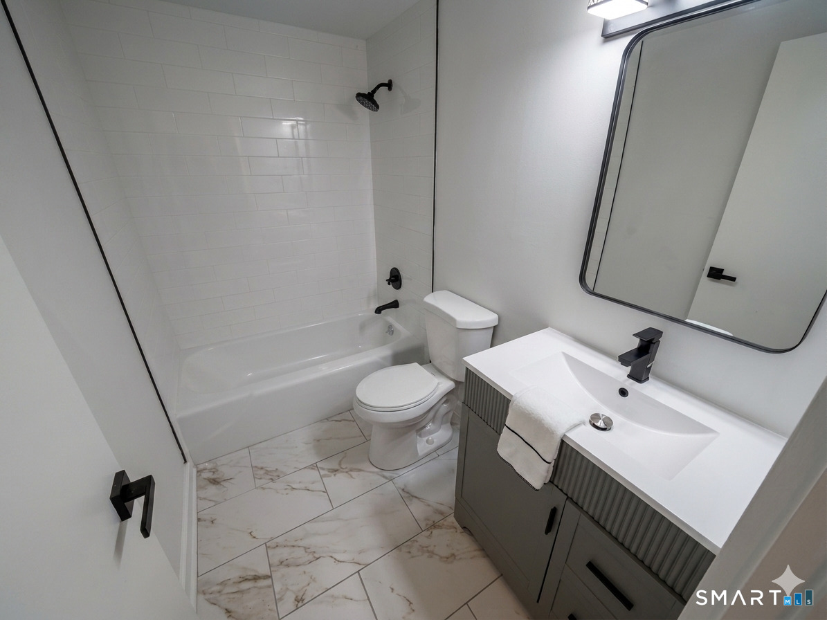 8 Lyle Court Farmington CT 06032