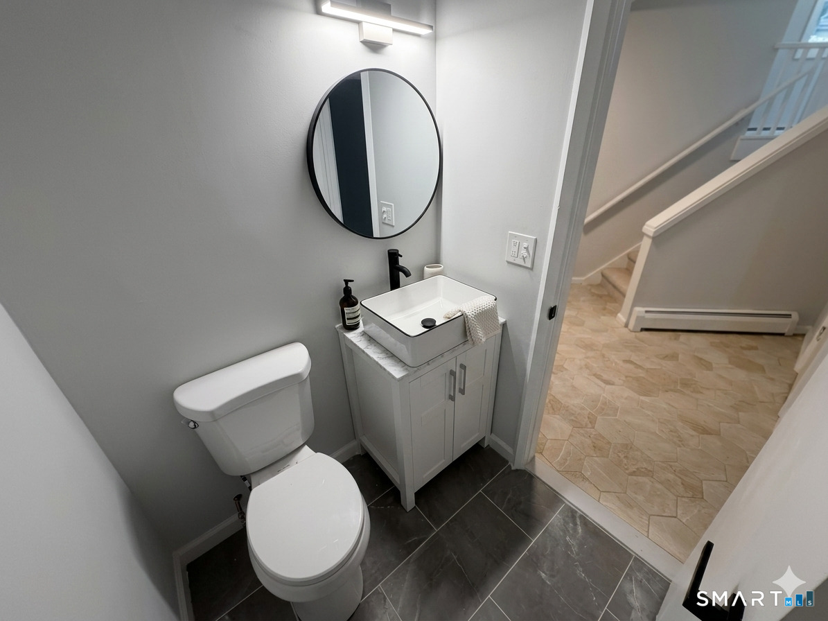 8 Lyle Court Farmington CT 06032