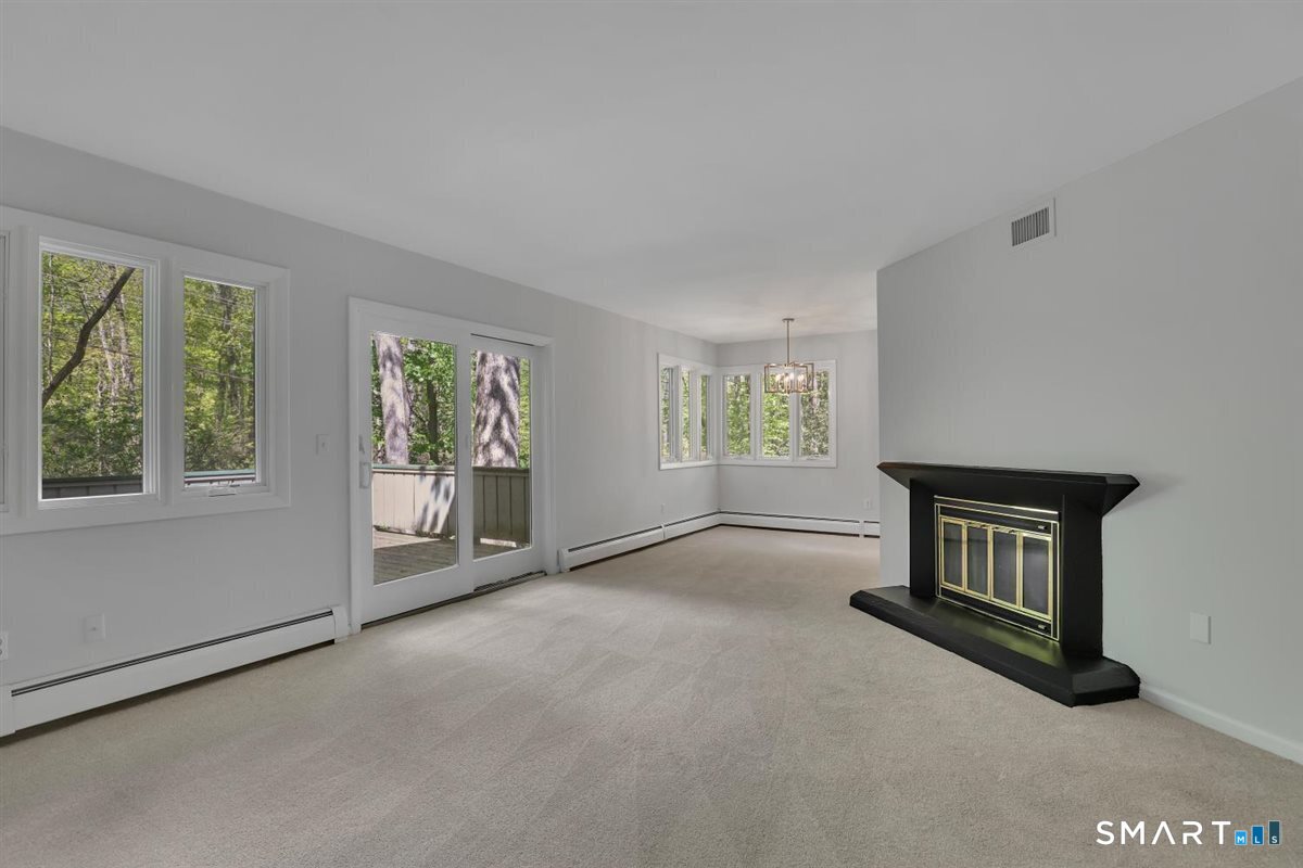 8 Lyle Court Farmington CT 06032