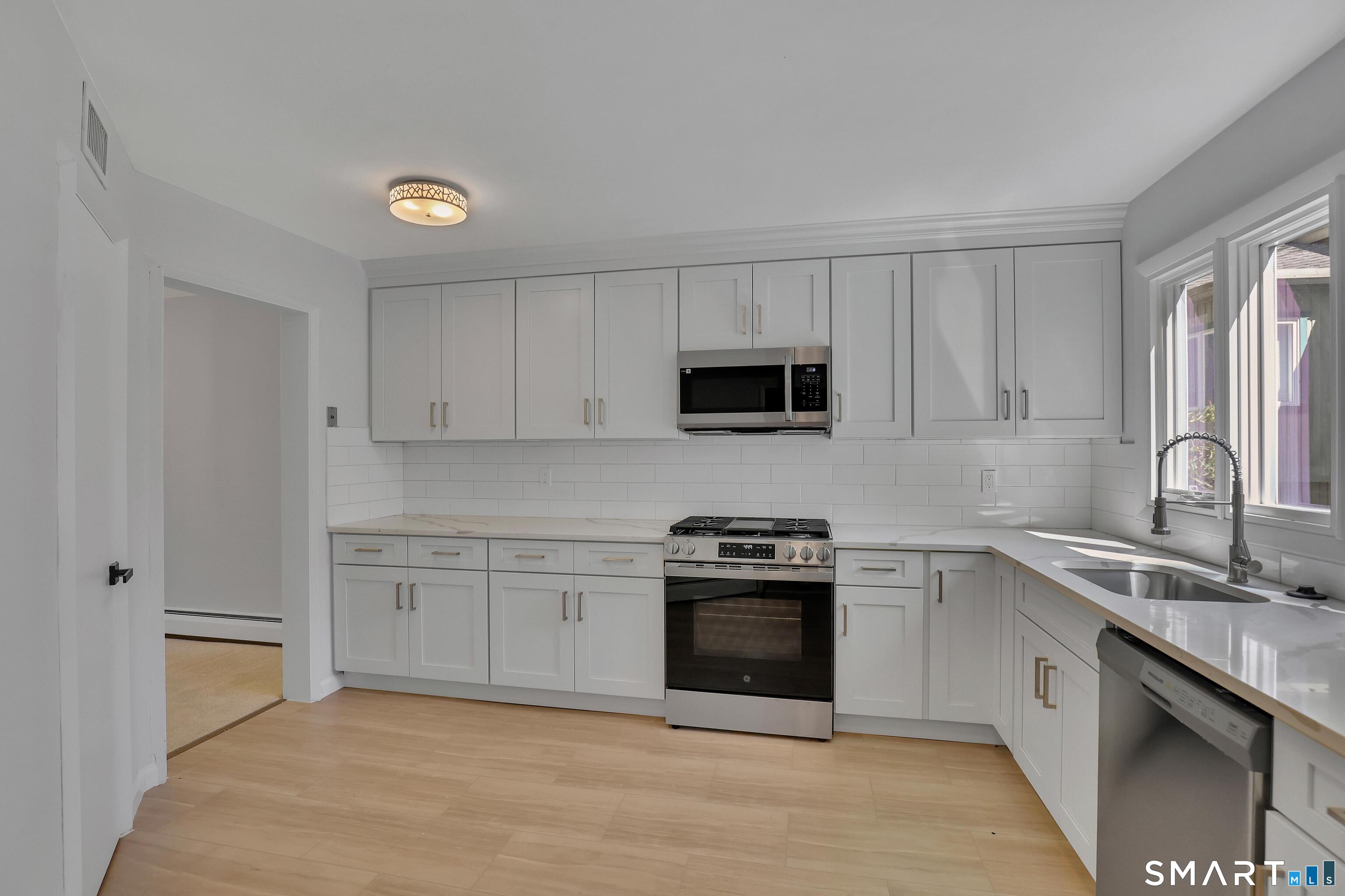 8 Lyle Court Farmington CT 06032