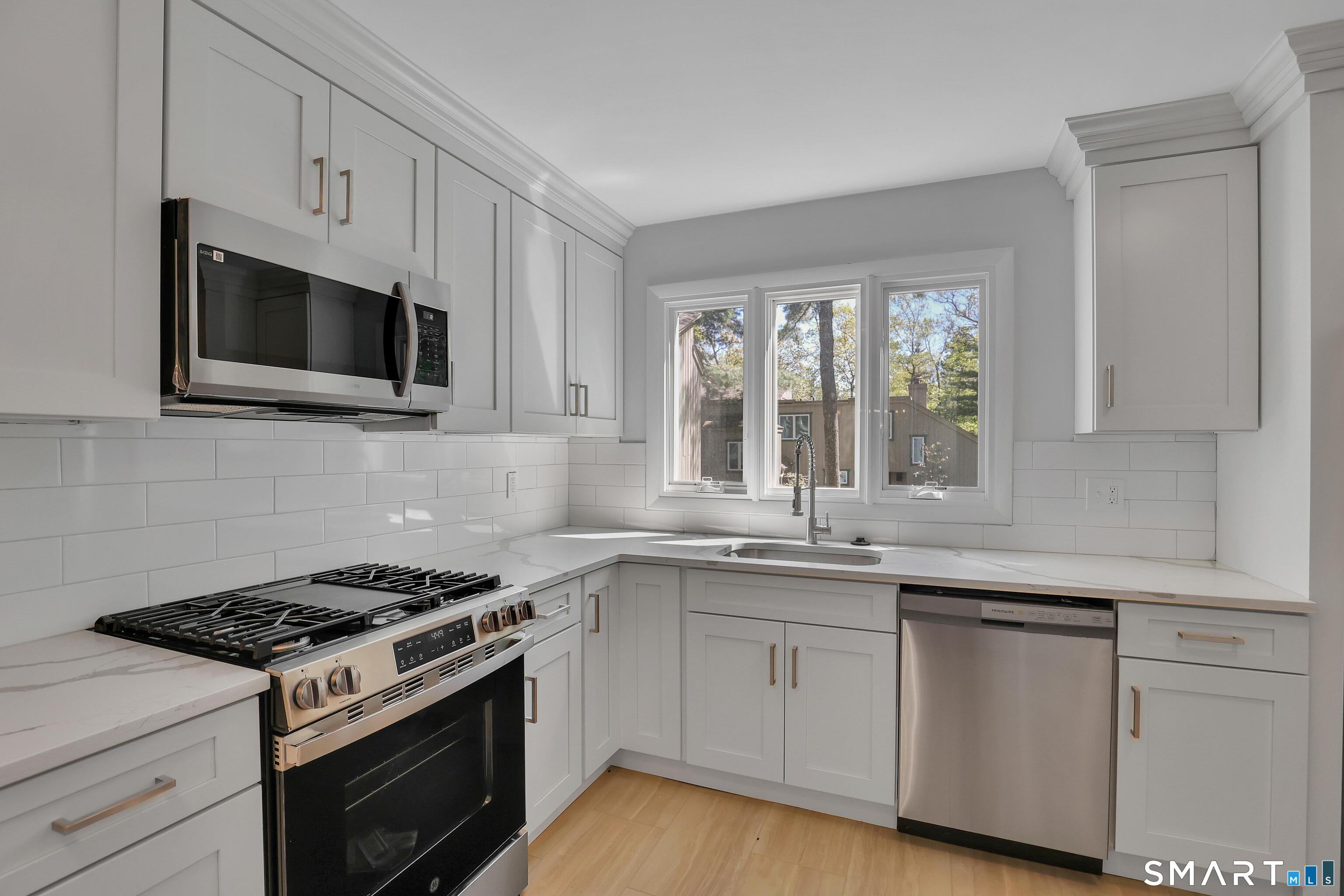 8 Lyle Court Farmington CT 06032
