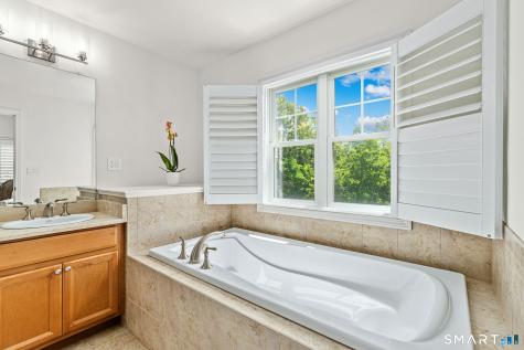 53 Carnoustie Circle Bloomfield CT 06002