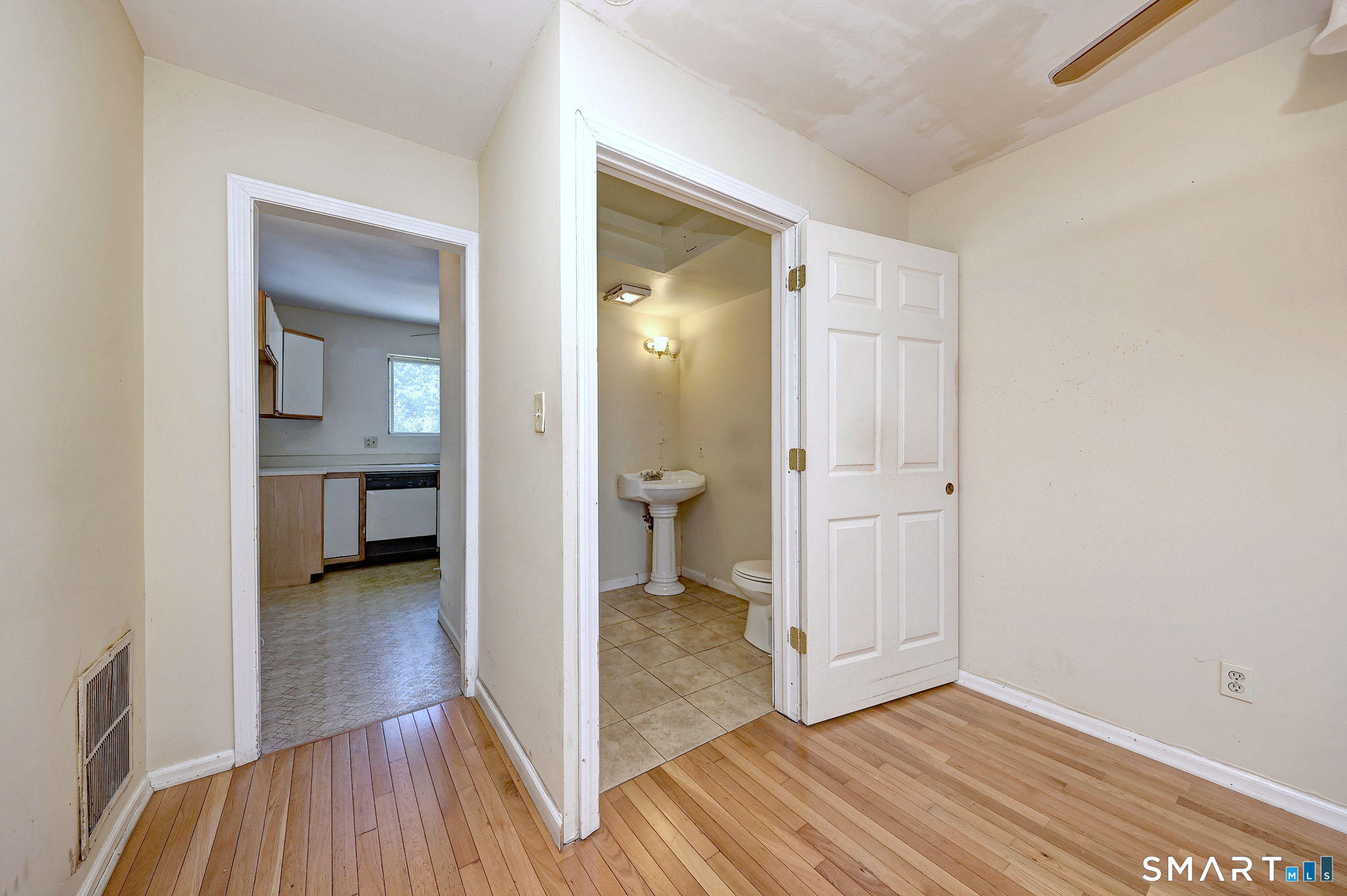 10 Hawthorne Avenue Derby CT 06418