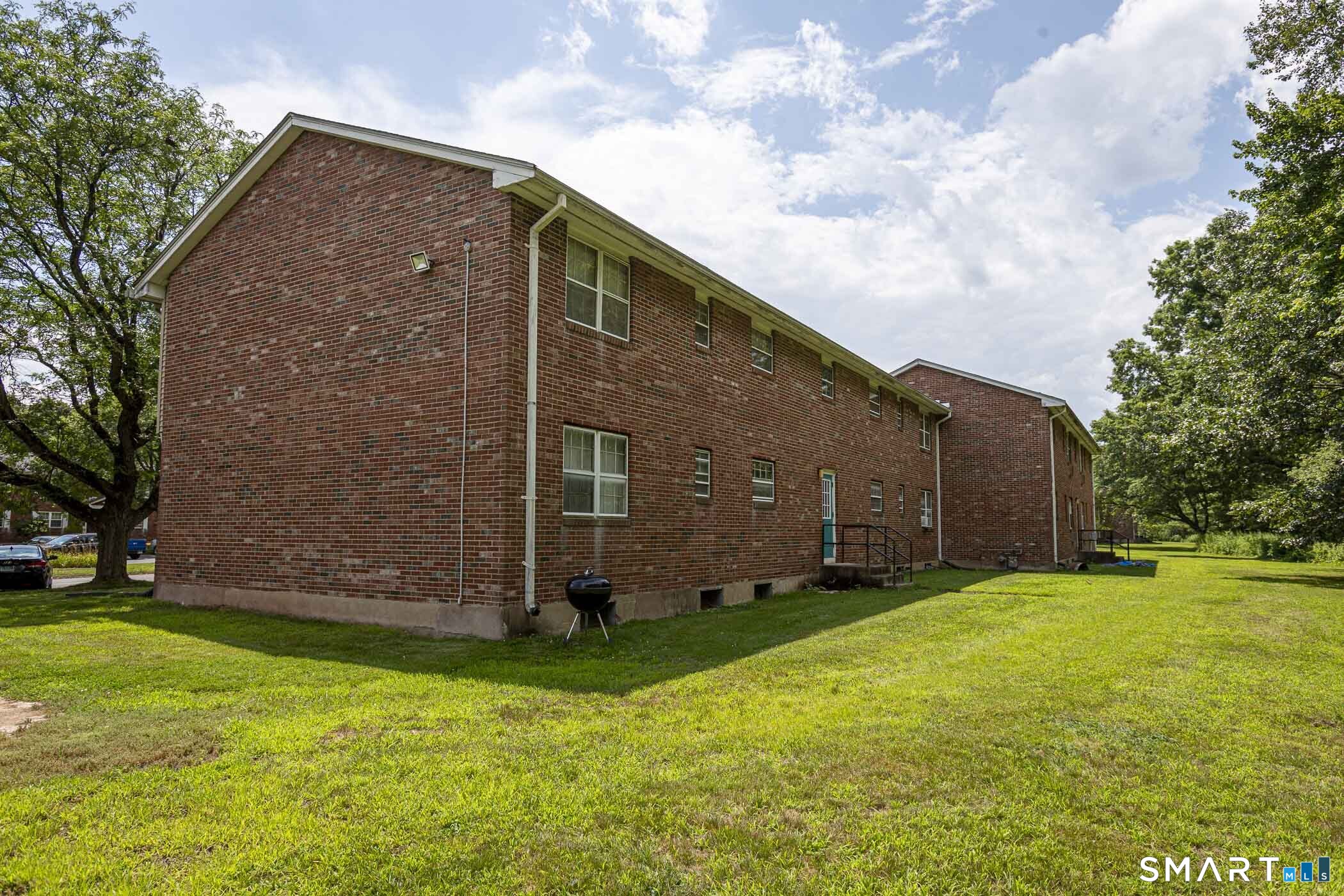 1087 Blue Hills Avenue Bloomfield CT 06002