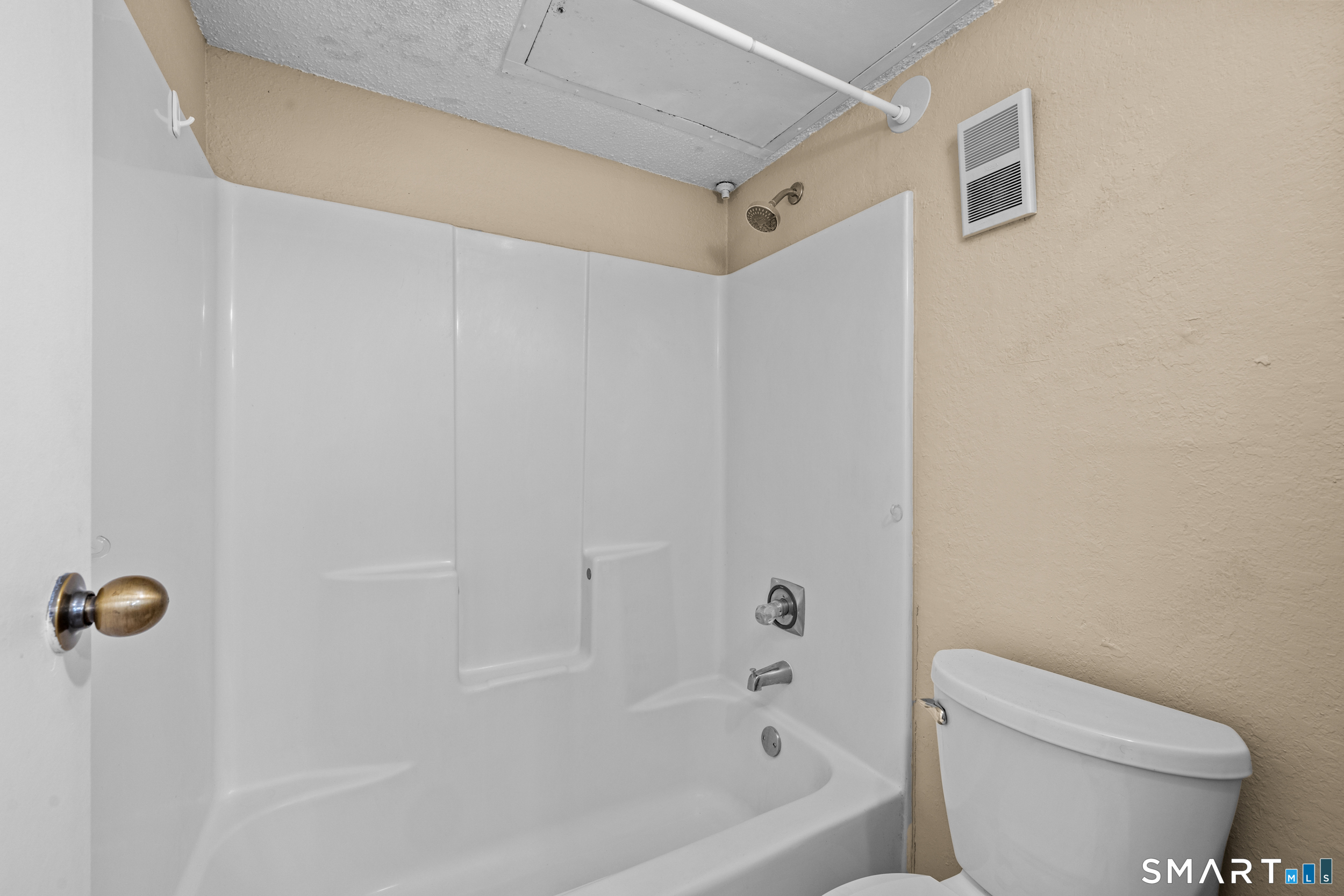 87 Leafwood Lane Groton CT 06340