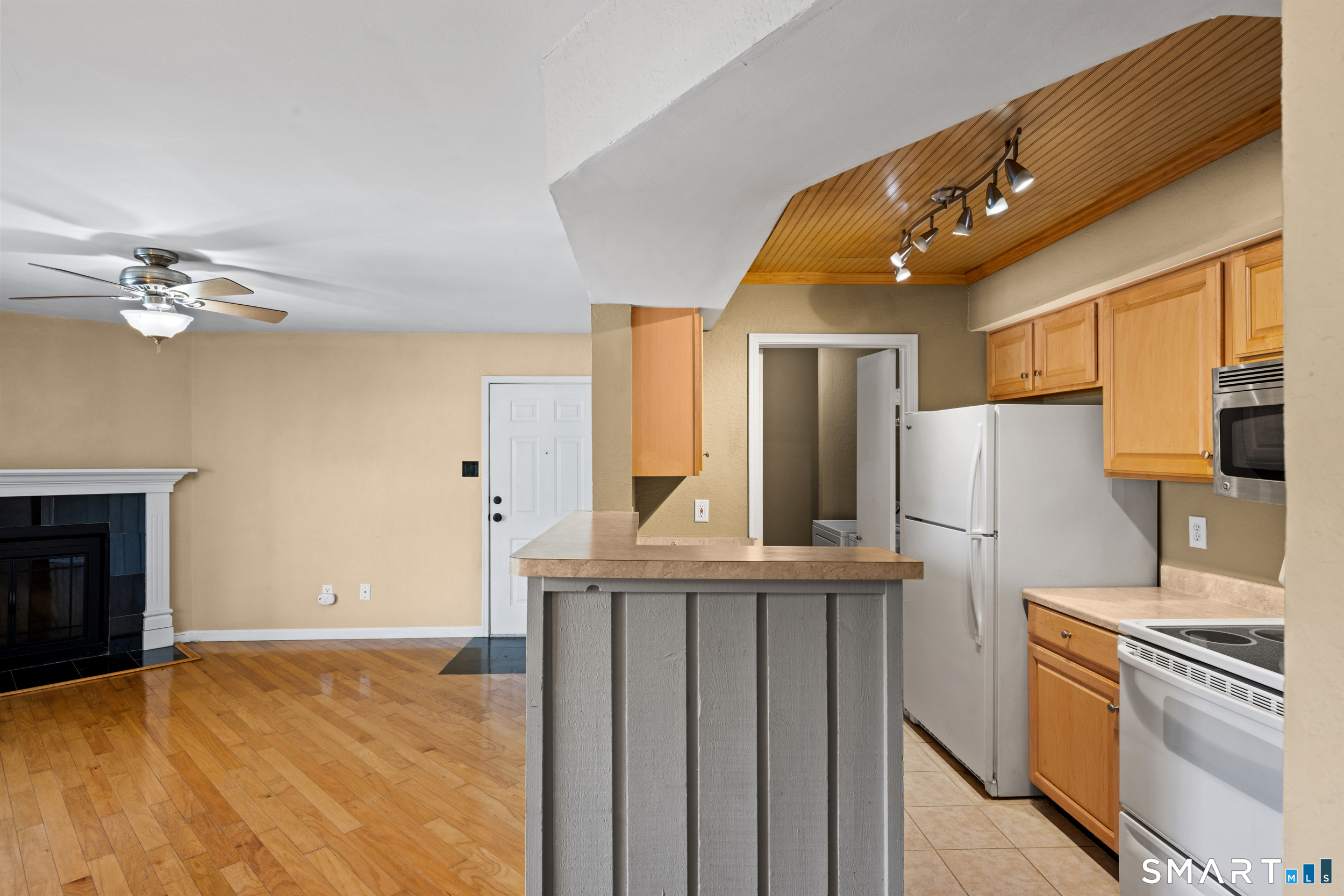 87 Leafwood Lane Groton CT 06340