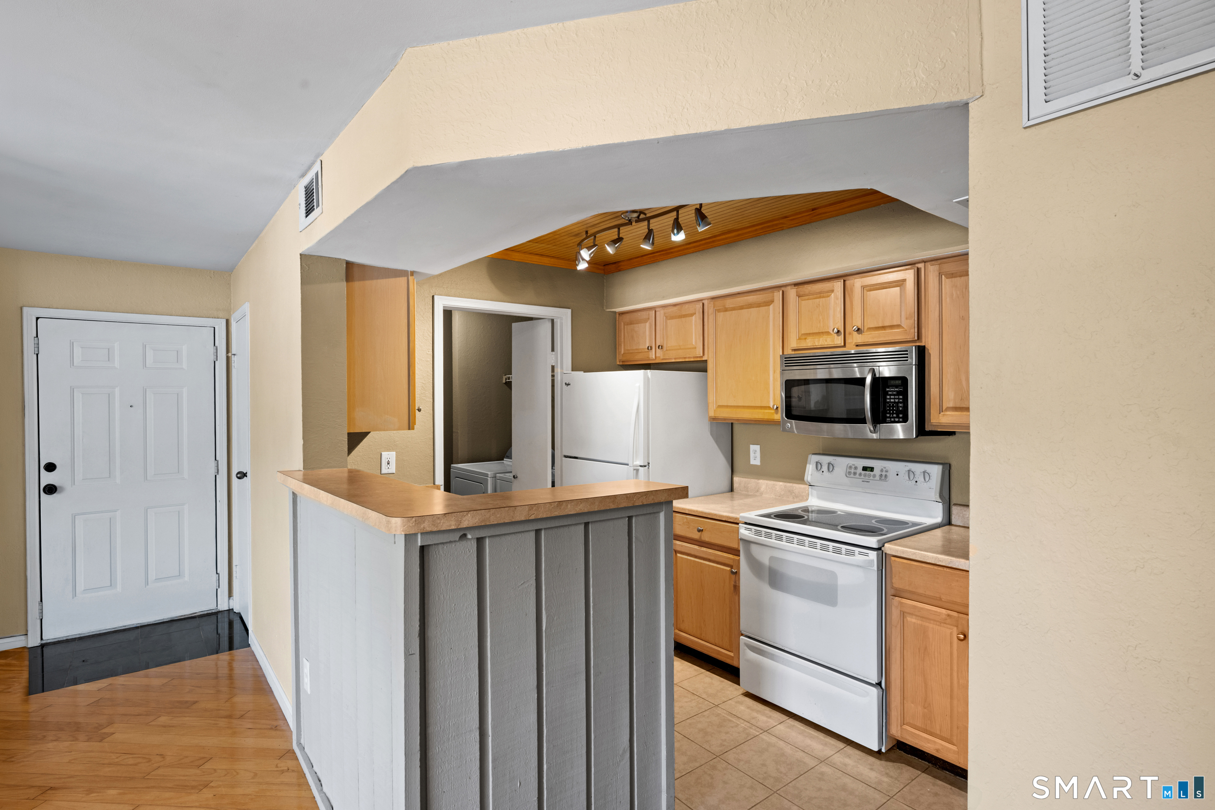 87 Leafwood Lane Groton CT 06340