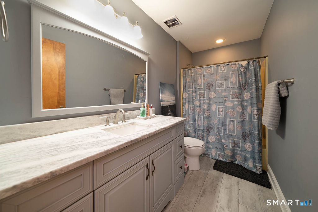 219 Twin Lakes Road North Branford CT 06471
