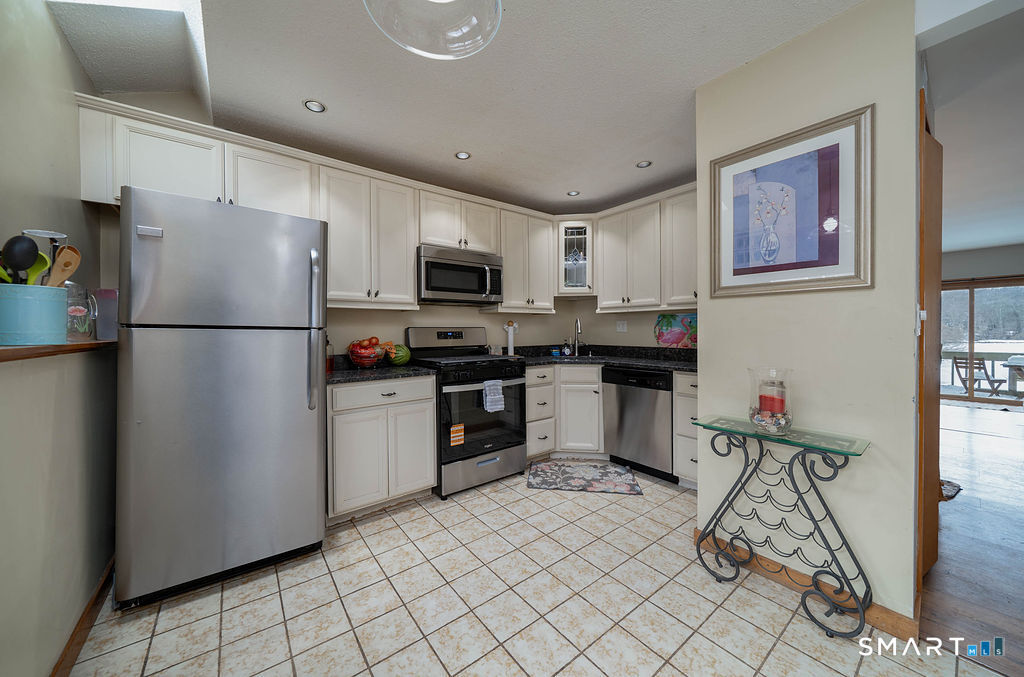 219 Twin Lakes Road North Branford CT 06471