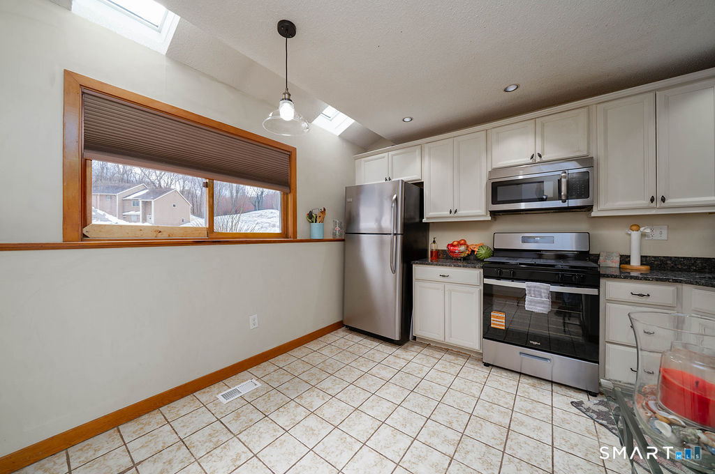 219 Twin Lakes Road North Branford CT 06471