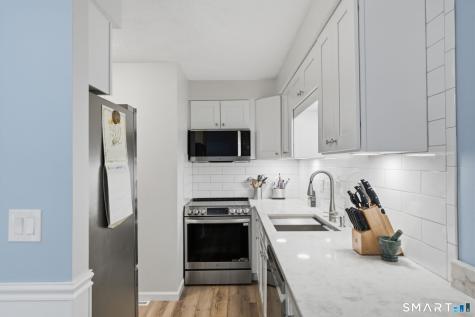 49 Bay Path Way Branford CT 06405