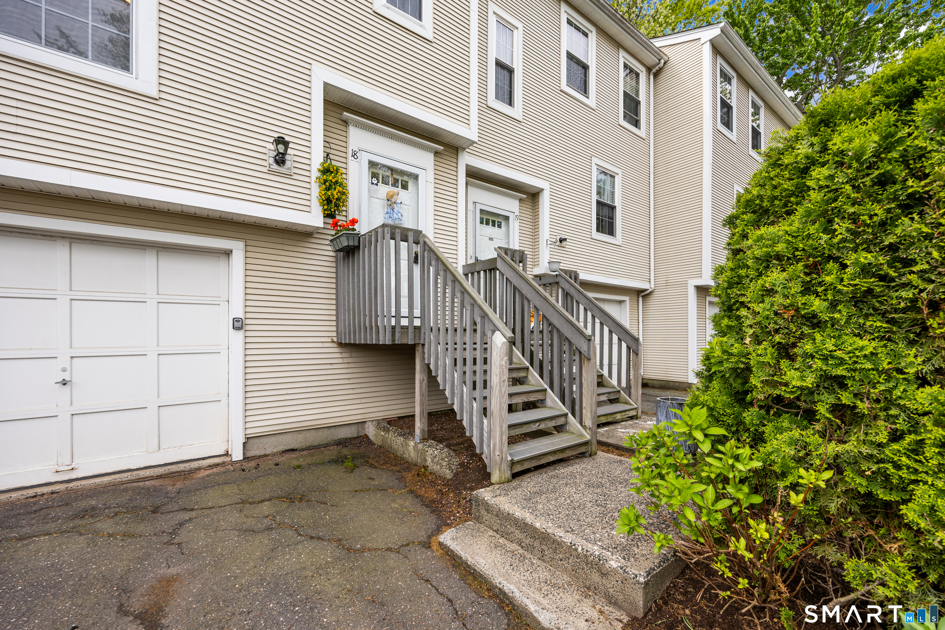 18 Tabshey Court Wethersfield CT 06109