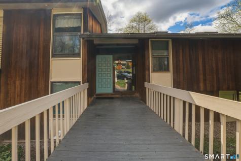 6-G Country Squire Drive Cromwell CT 06416