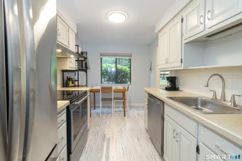 34 Harbour Village Branford CT 06405