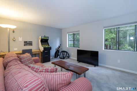 34 Harbour Village Branford CT 06405