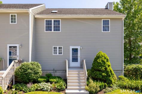 18 East Village Court Branford CT 06405