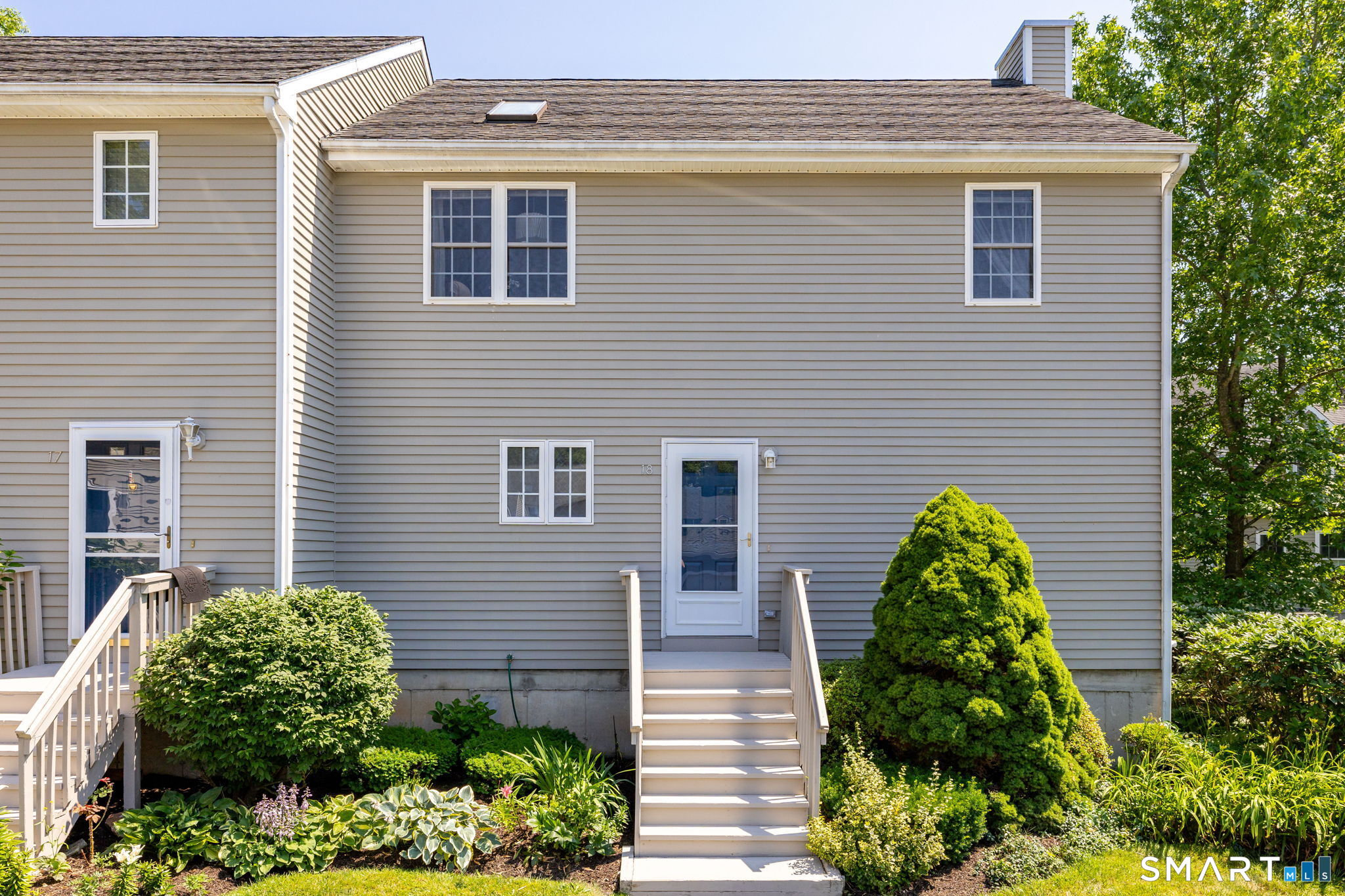 18 East Village Court Branford CT 06405