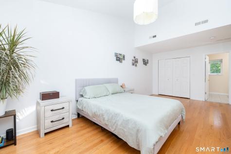 18 East Village Court Branford CT 06405