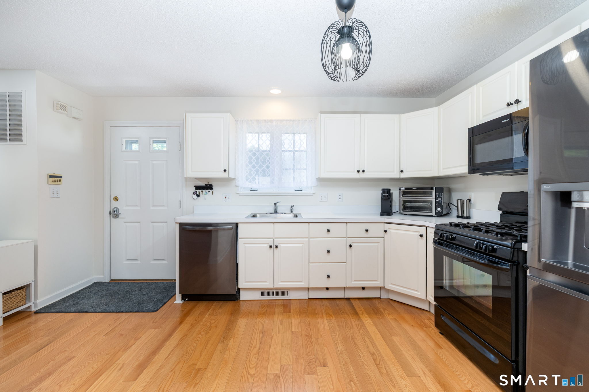18 East Village Court Branford CT 06405