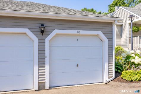 18 East Village Court Branford CT 06405