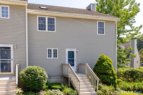 18 East Village Court Branford CT 06405