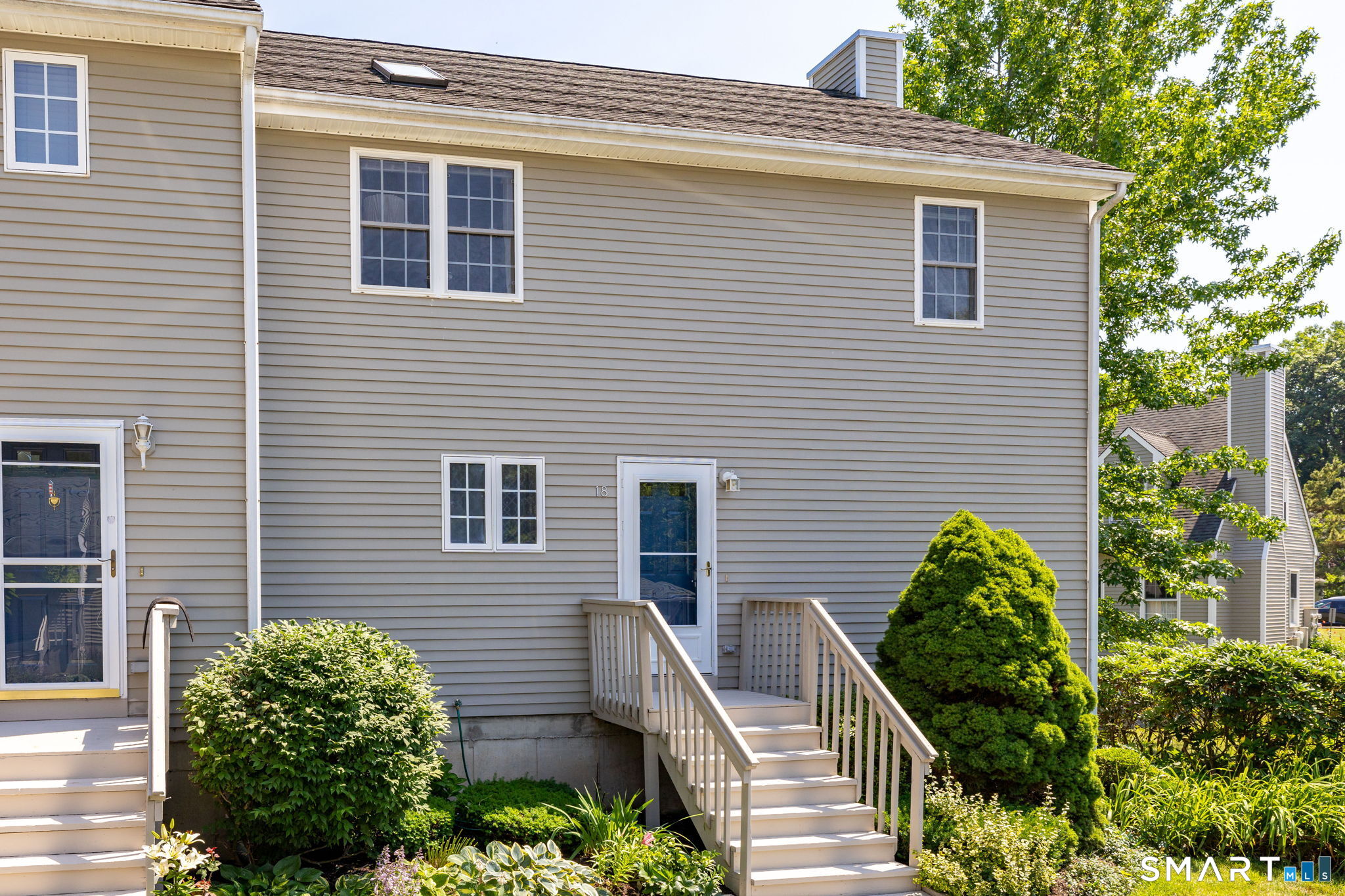 18 East Village Court Branford CT 06405