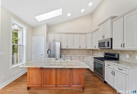 20 Brookside Court Newtown CT 06470