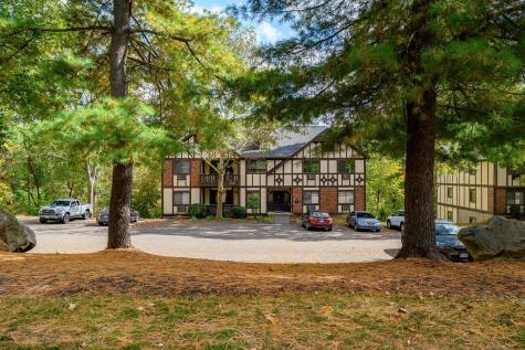 6 Essex Court Brookfield CT 06804