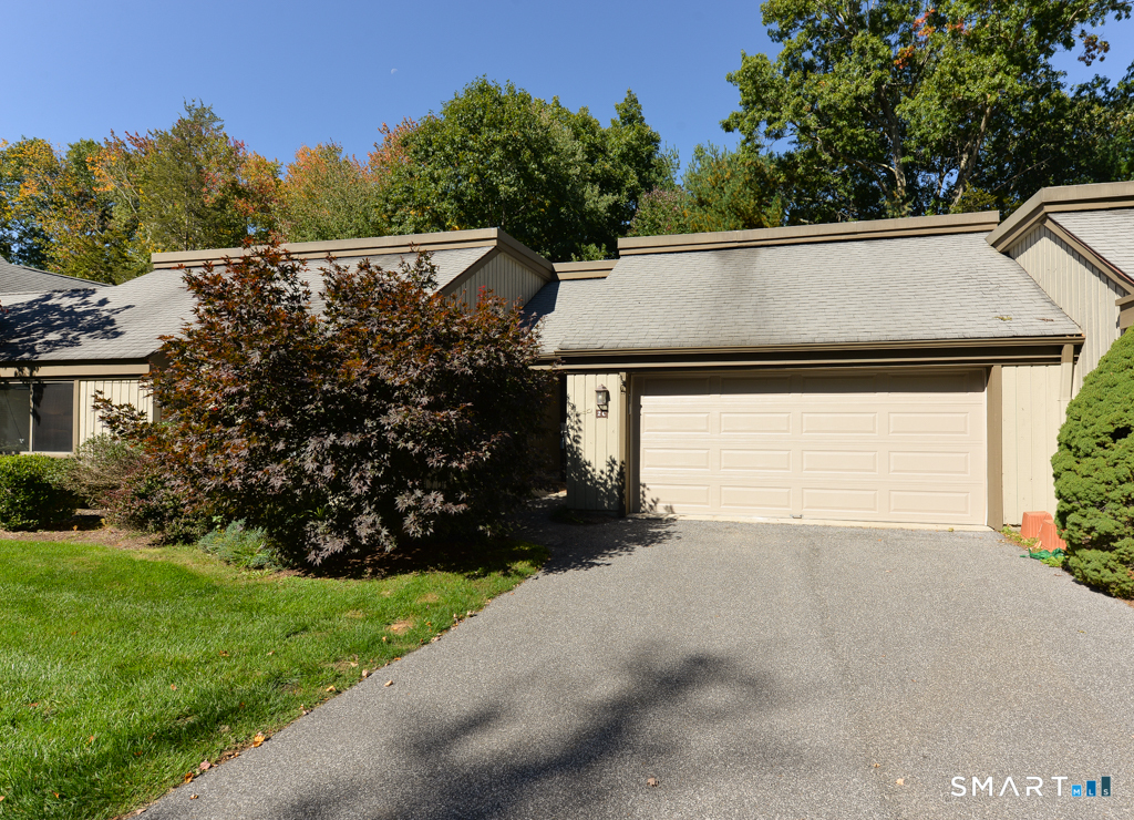 Southbury CT, 2 Heritage Crest, Unit C