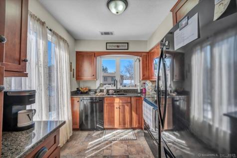 10 Pilgrim Harbor Wallingford CT 06492