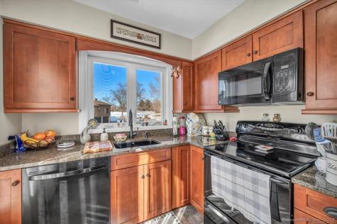 10 Pilgrim Harbor Wallingford CT 06492