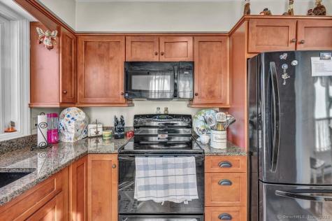 10 Pilgrim Harbor Wallingford CT 06492