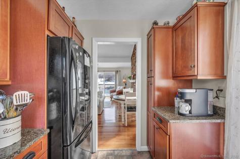 10 Pilgrim Harbor Wallingford CT 06492