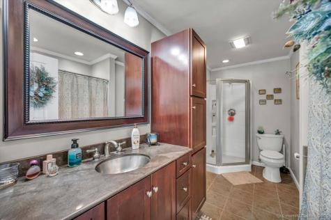 10 Pilgrim Harbor Wallingford CT 06492