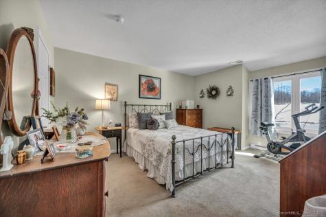 10 Pilgrim Harbor Wallingford CT 06492