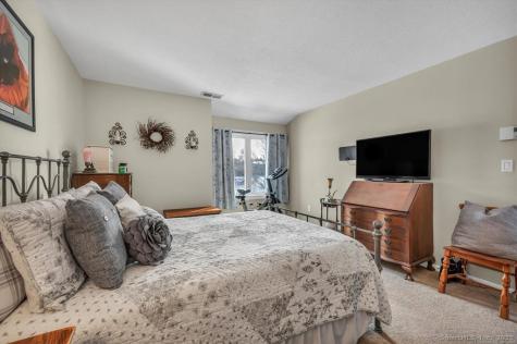 10 Pilgrim Harbor Wallingford CT 06492