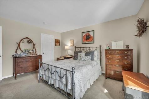 10 Pilgrim Harbor Wallingford CT 06492